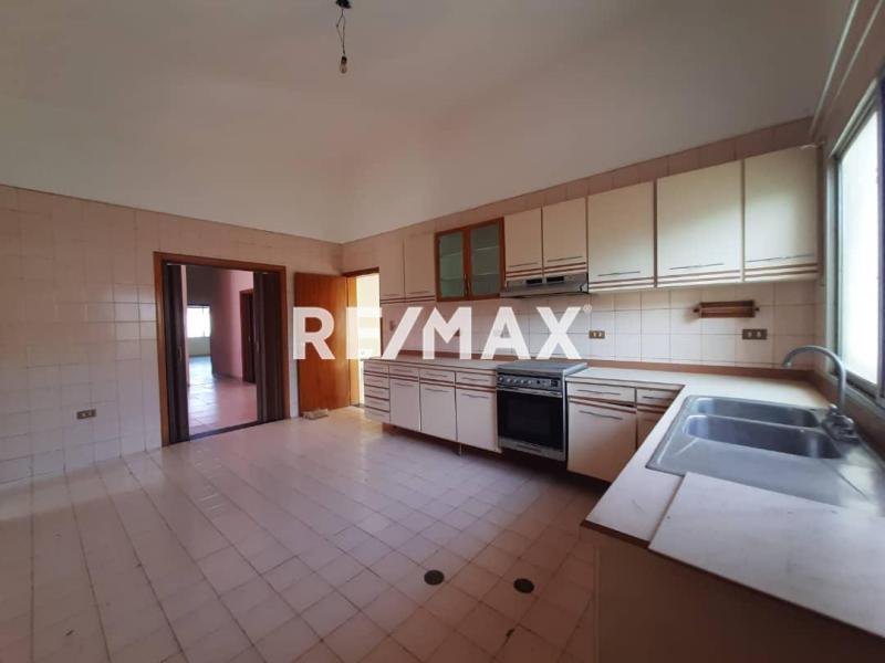 En Venta Casa o TownHouse Av. Principal de Bella Vista