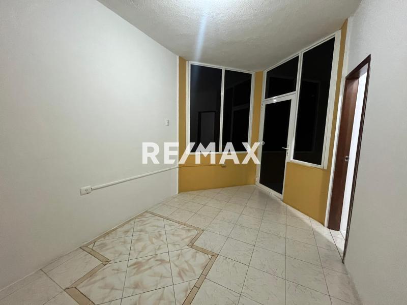 En Alquiler Local Comercial Ave Ollarvides , CC Caribbeam PB