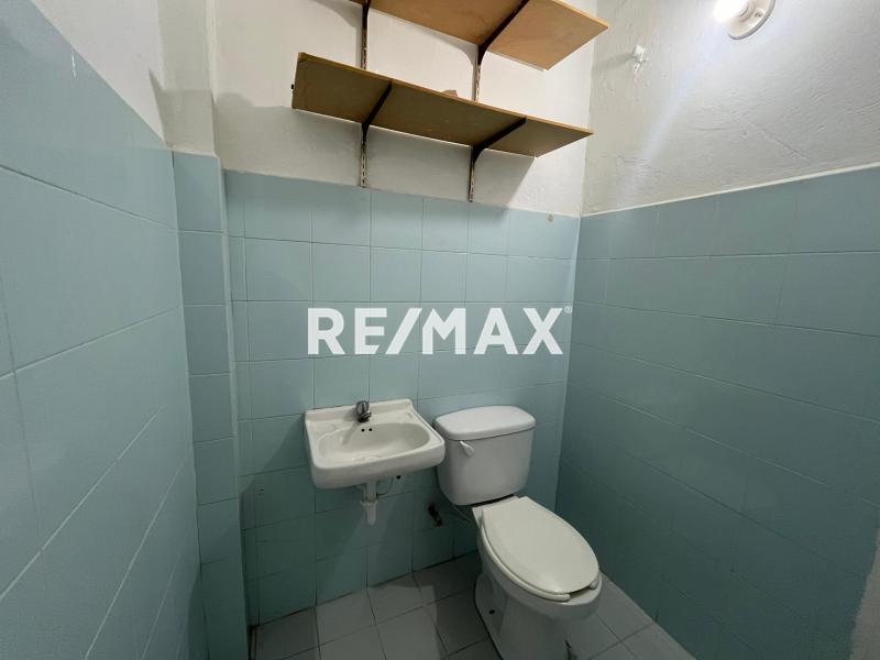 En Alquiler Local Comercial Ave Ollarvides , CC Caribbeam PB