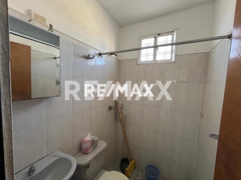 En Alquiler Local Industrial y Galpón calle zamora sector centro