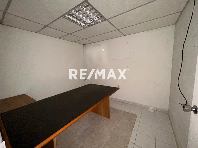 En Alquiler Local Industrial y Galpón calle zamora sector centro