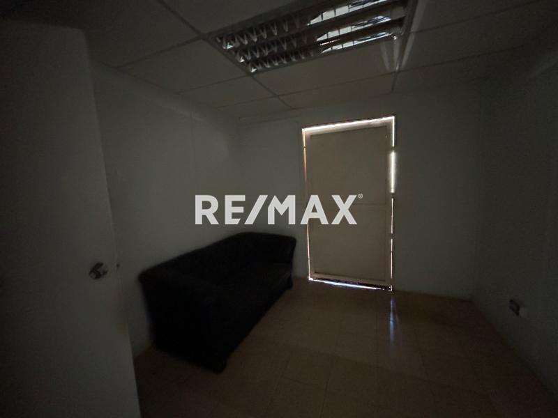 En Alquiler Local Industrial y Galpón calle zamora sector centro