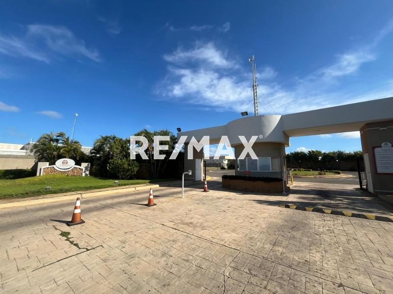 En Venta Terreno y Parcela Punta Cardón. Av. Doña Emilia.