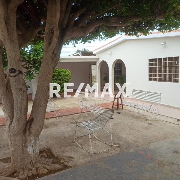 En Venta Casa o TownHouse Calle Guadalupe, urbanización manaure