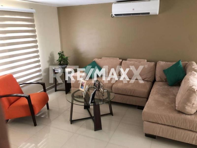 En Venta Casa o TownHouse Calle Guadalupe, urbanización manaure