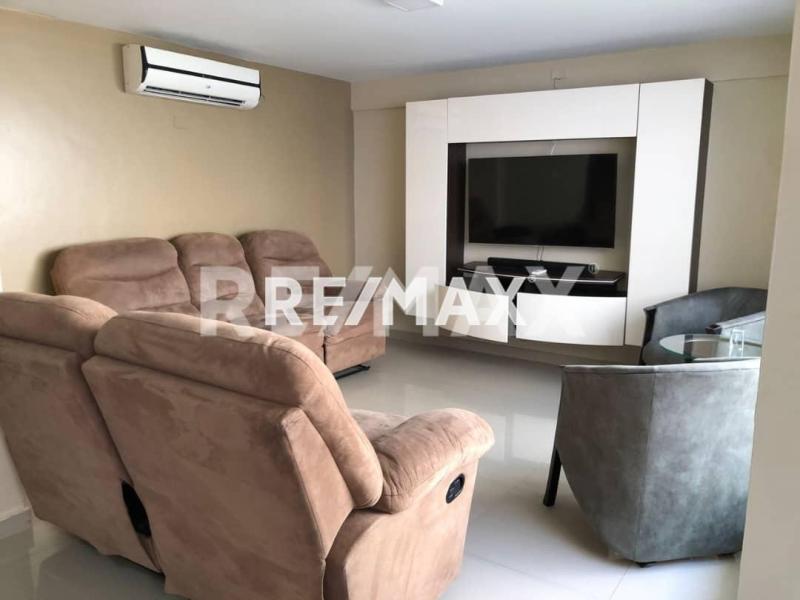 En Venta Casa o TownHouse Calle Guadalupe, urbanización manaure