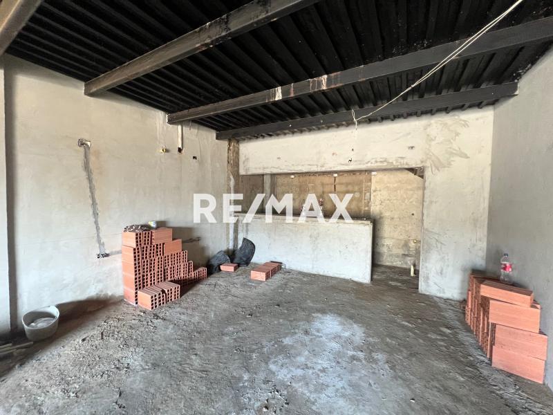 En Venta Local Comercial Avenida Ollarvides, Puerta Maraven, Cardón, Falcón, 4154, VEN