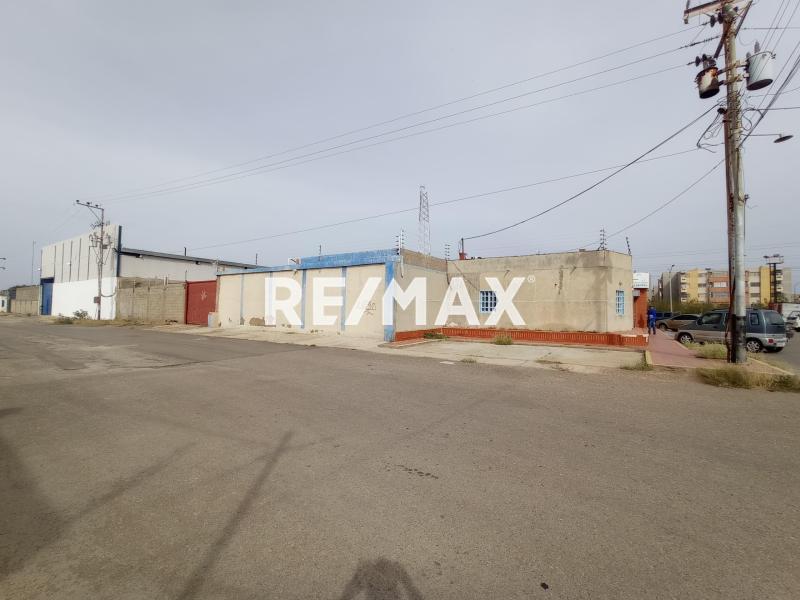 En Venta Local Comercial Avenida Ollarvides, Puerta Maraven, Cardón, Falcón, 4154, VEN