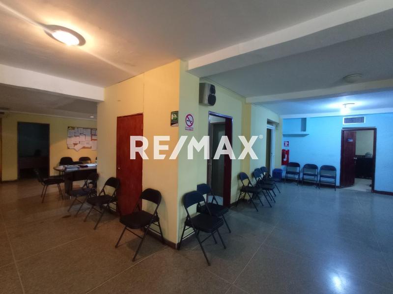 En Venta Local Comercial Avenida Ollarvides, Puerta Maraven, Cardón, Falcón, 4154, VEN