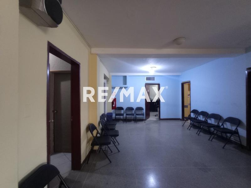 En Venta Local Comercial Avenida Ollarvides, Puerta Maraven, Cardón, Falcón, 4154, VEN