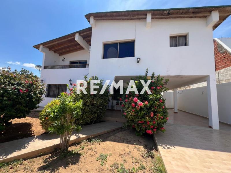 En Venta Casa o TownHouse Centro de Punto Fijo. Estado Falcón