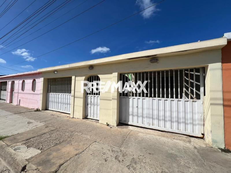 En Venta Casa o TownHouse AV 2 de Antiguo Aeropuerto