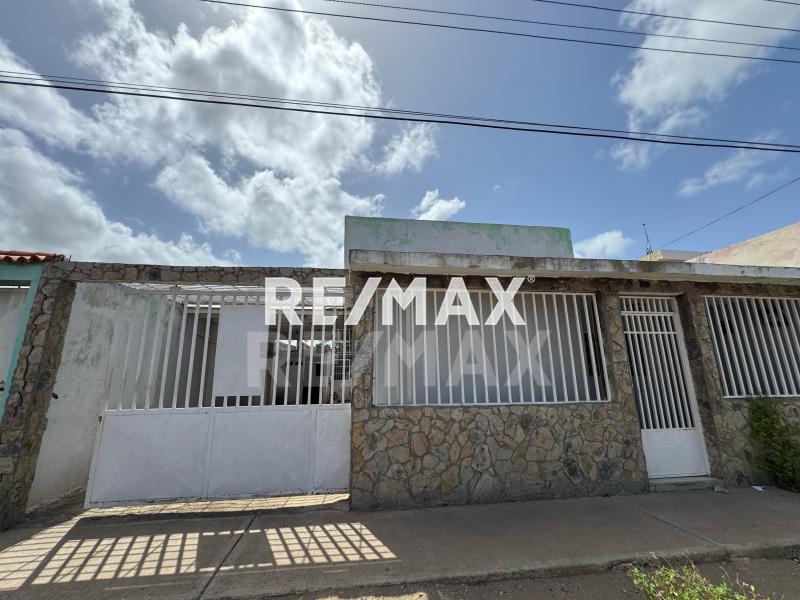 En Venta Casa o TownHouse AV 2 de Antiguo Aeropuerto