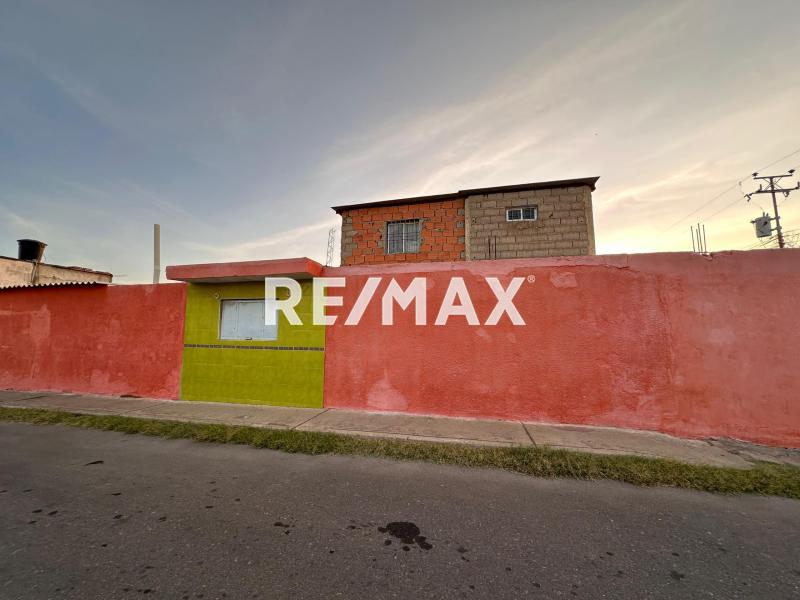 En Venta Casa o TownHouse AV 2 de Antiguo Aeropuerto