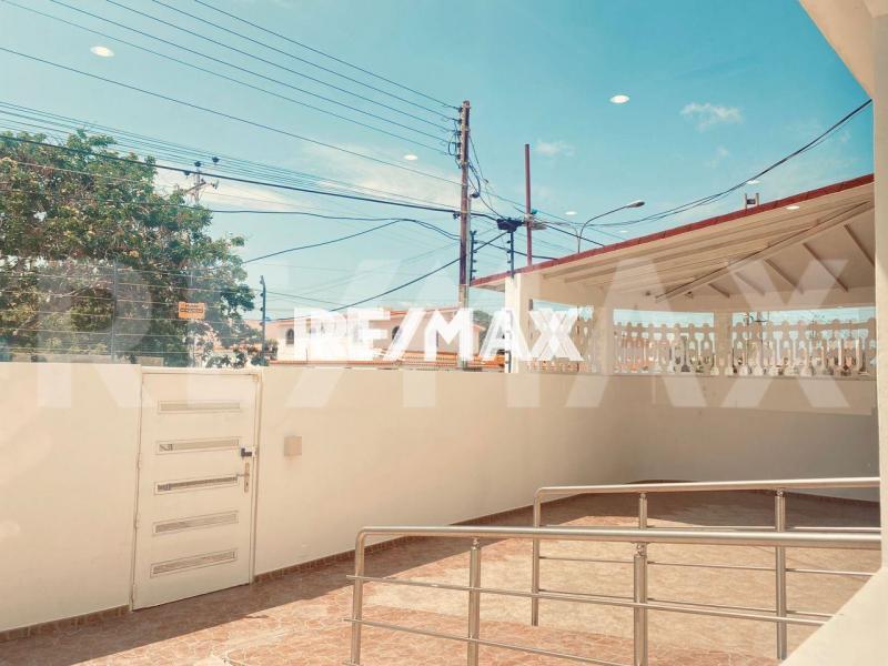 En Alquiler Casa o TownHouse Puerta Maraven, Punto Fijo, Estado Falcon, Carirubana VEN