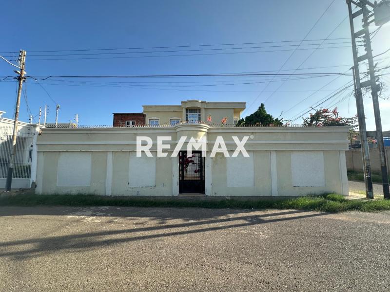 En Venta Casa o TownHouse Urb. Los Corales, Santa Irene, Punto Fijo, Estado Falcon