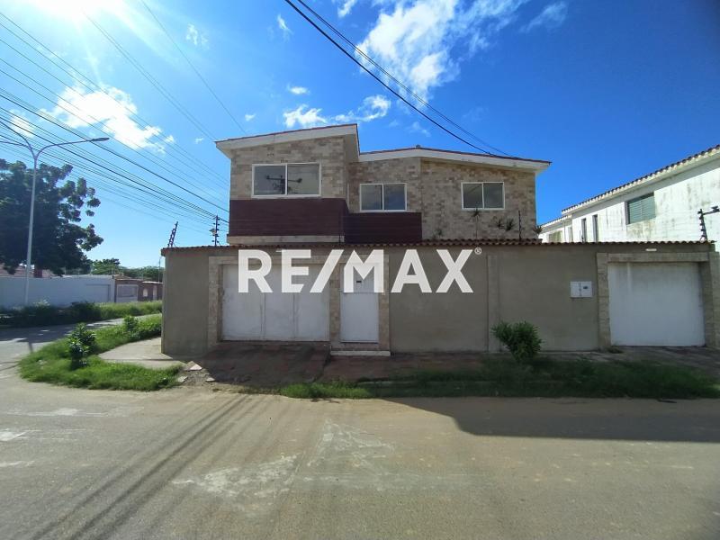 En Venta Casa o TownHouse Urb. Los Corales, Santa Irene, Punto Fijo, Estado Falcon