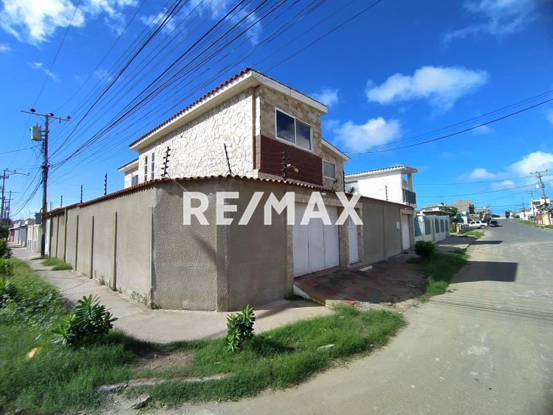 En Venta Casa o TownHouse Urb. Los Corales, Santa Irene, Punto Fijo, Estado Falcon