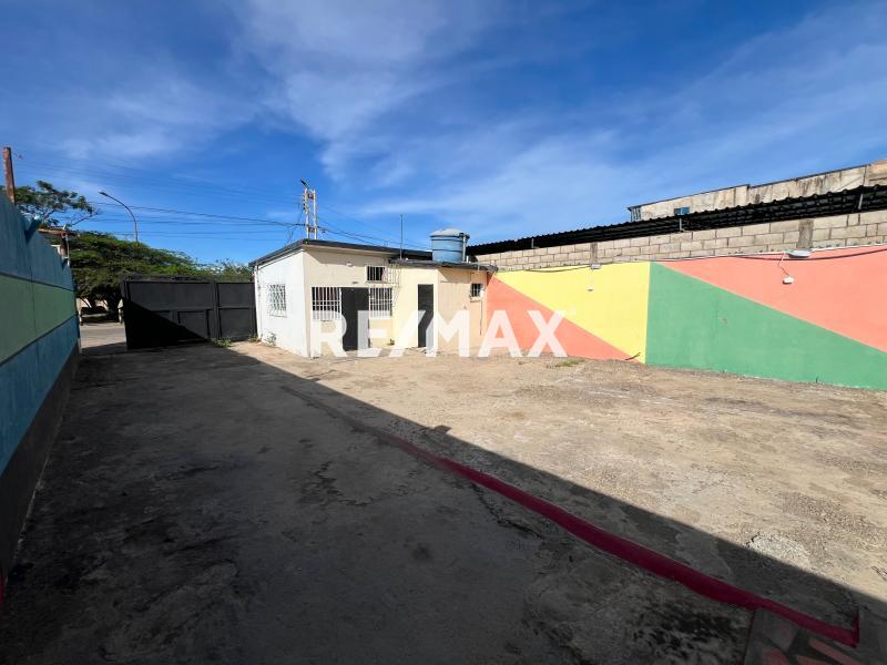 En Alquiler Local Industrial y Galpón Sector Cujicana . Punto Fijo . Edo Falcon