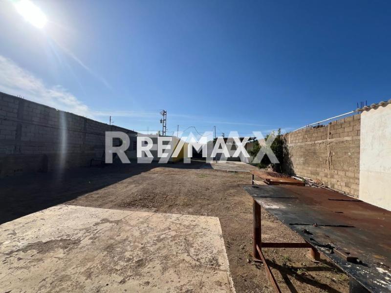 En Alquiler Local Industrial y Galpón Sector Cujicana . Punto Fijo . Edo Falcon