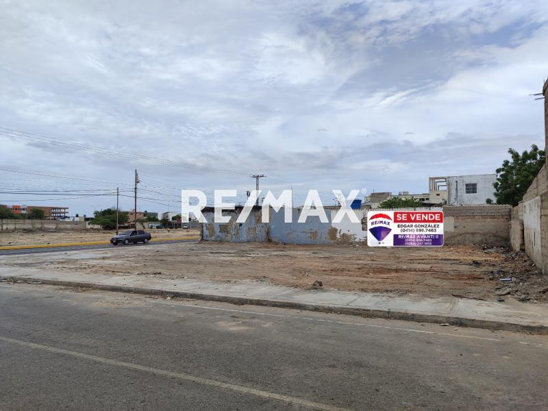 En Venta Terreno y Parcela Centro de Punto Fijo.