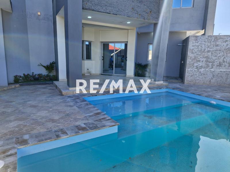 En Venta Casa o TownHouse Avenida 14, Cardón, Falcón, 4154, VEN