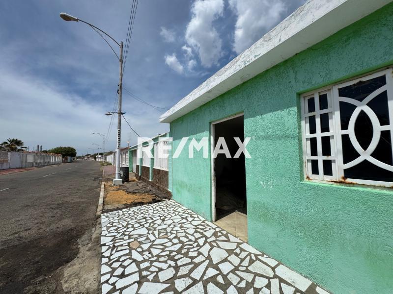 En Venta Casa o TownHouse Av. 12 Maraven. Punto Fijo