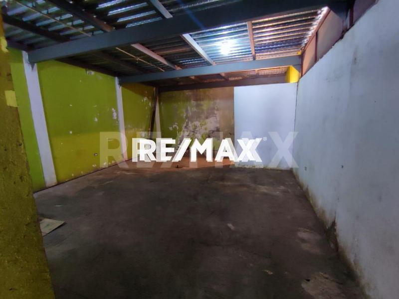 En Venta Terreno y Parcela Puerta Maraven. Calle tucacas