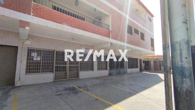 En Alquiler Local Comercial Av. Jacinto Lara, Punto Fijo, Estado Falcón