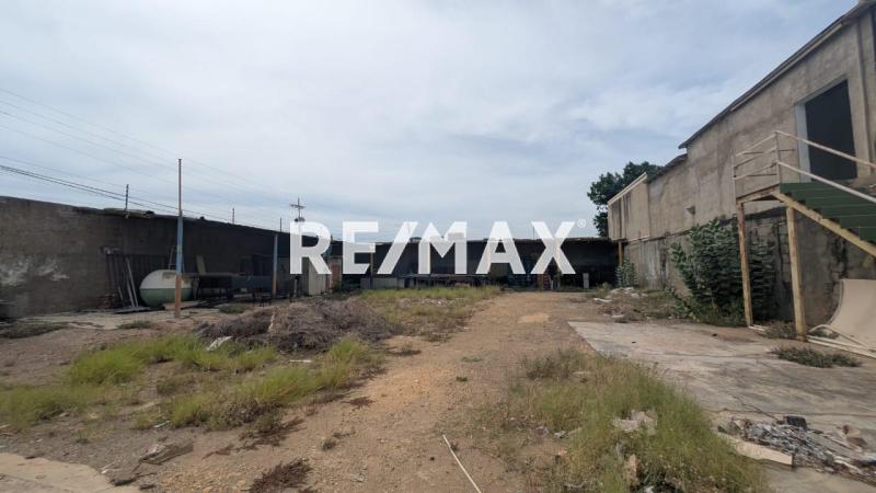 En Venta Local Industrial y Galpón Urb. Zarabón, Punto Fijo, Estado Falcón