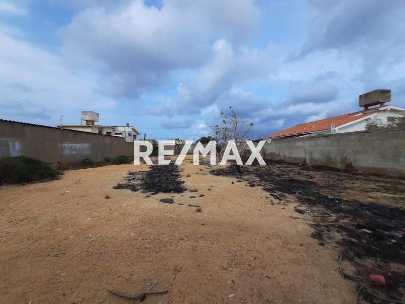 En Venta Terreno y Parcela Urbanización Santa Irene, Punto Fijo, Estado Falcón, Venezuela.