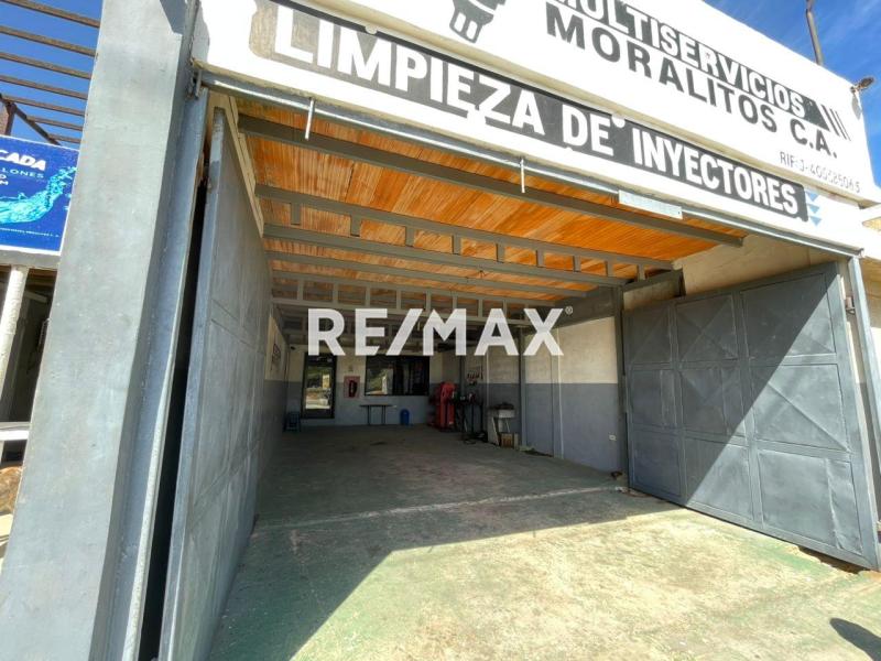 En Venta Casa o TownHouse avenida ollarvides puerta maraven