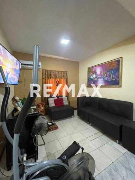 En Venta Casa o TownHouse avenida ollarvides puerta maraven