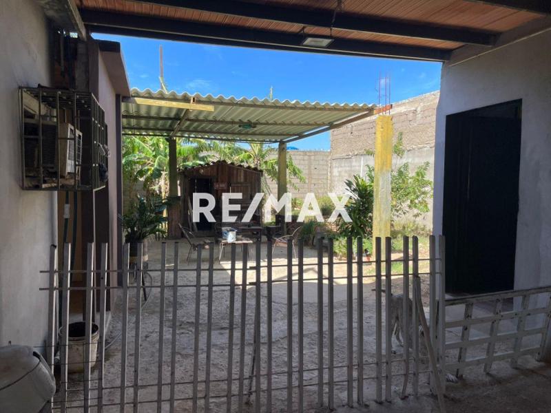 En Venta Casa o TownHouse avenida ollarvides puerta maraven