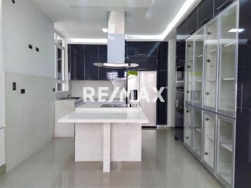 En Venta Casa o TownHouse avenida ollarvides puerta maraven