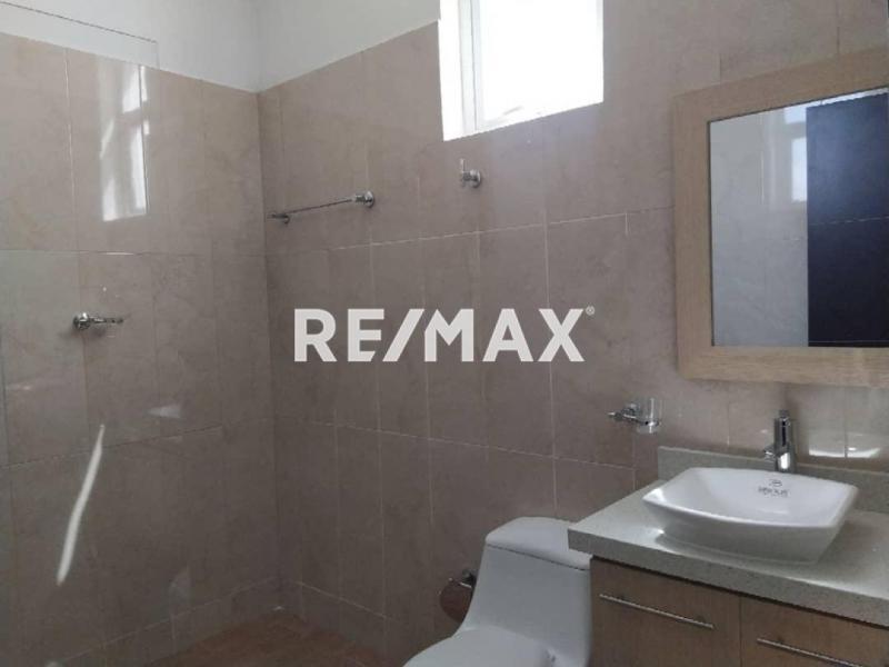 En Venta Casa o TownHouse avenida ollarvides puerta maraven