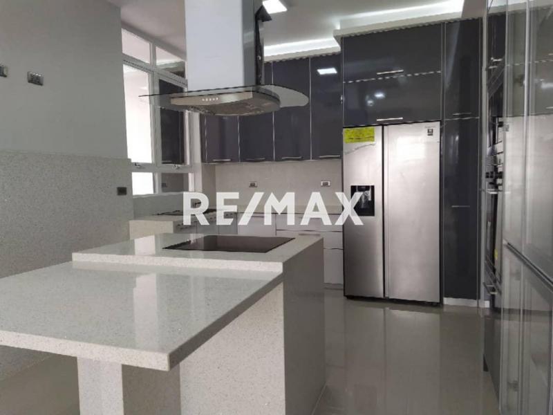 En Venta Casa o TownHouse avenida ollarvides puerta maraven