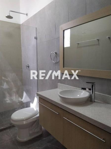 En Venta Casa o TownHouse avenida ollarvides puerta maraven