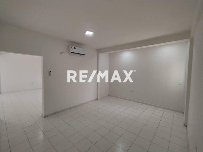 En Venta Casa o TownHouse avenida ollarvides puerta maraven