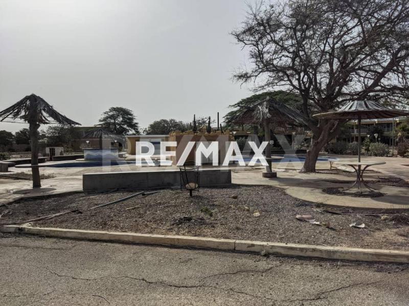 En Venta Edificio Avenida 6, Maraven, Cardón, Falcón, 4154, VEN