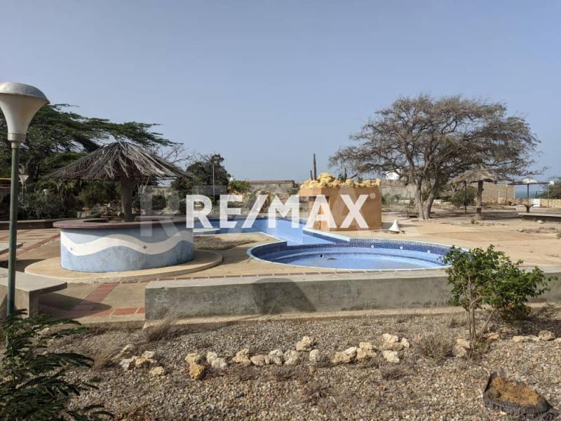 En Venta Edificio Avenida 6, Maraven, Cardón, Falcón, 4154, VEN