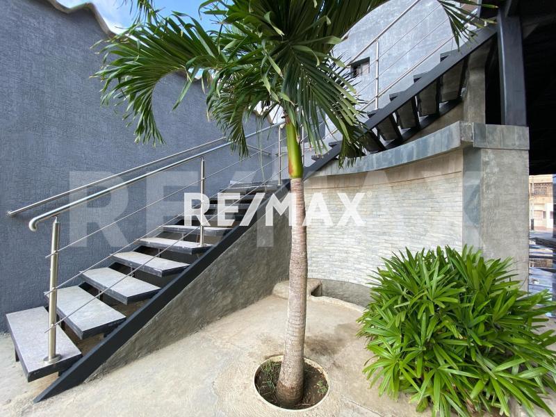 En Venta Edificio Avenida 6, Maraven, Cardón, Falcón, 4154, VEN