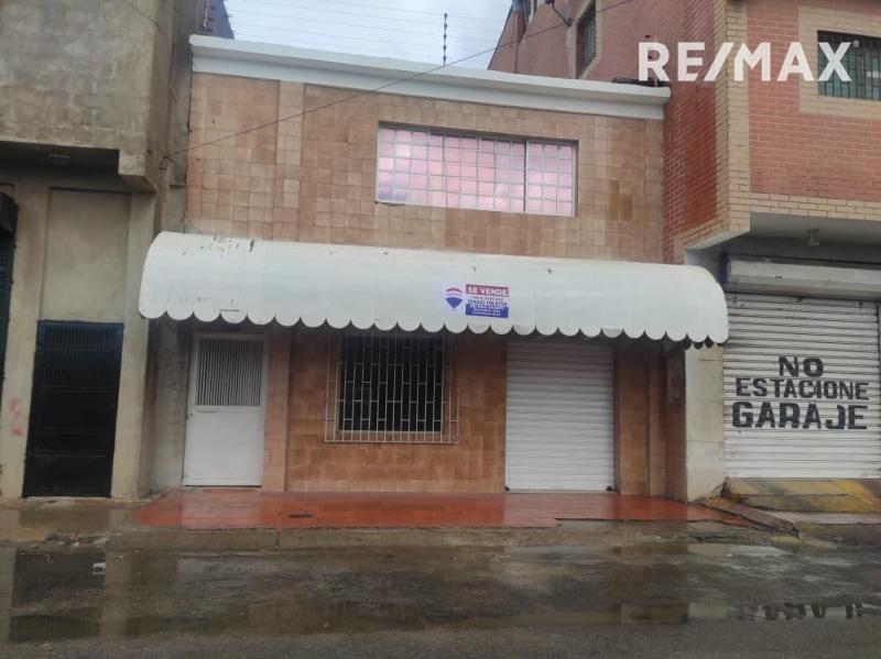 En Venta Edificio Avenida Santa Irene, Punto Fijo, Falcón, 4102, VEN