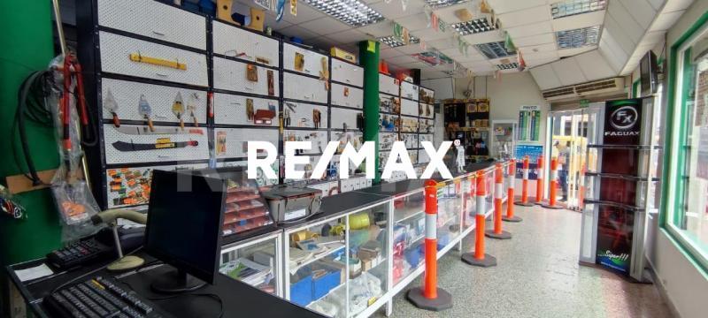 En Venta Edificio Avenida Santa Irene, Punto Fijo, Falcón, 4102, VEN