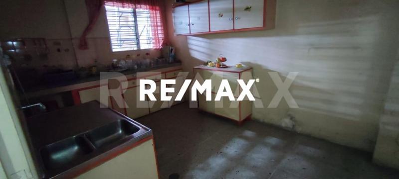 En Venta Edificio Avenida Santa Irene, Punto Fijo, Falcón, 4102, VEN