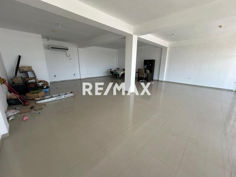 En Alquiler Local Comercial Ave Ollarvides , Centro Comercial Cacique