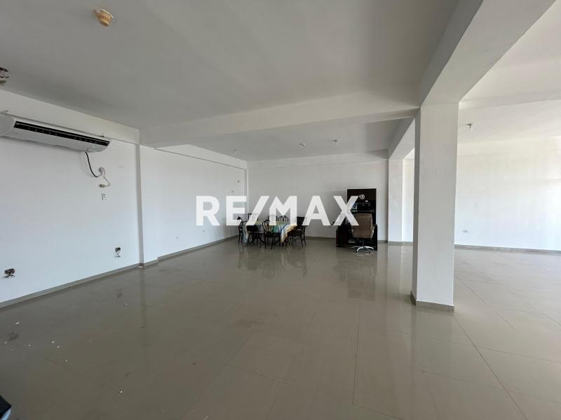 En Alquiler Local Comercial Ave Ollarvides , Centro Comercial Cacique