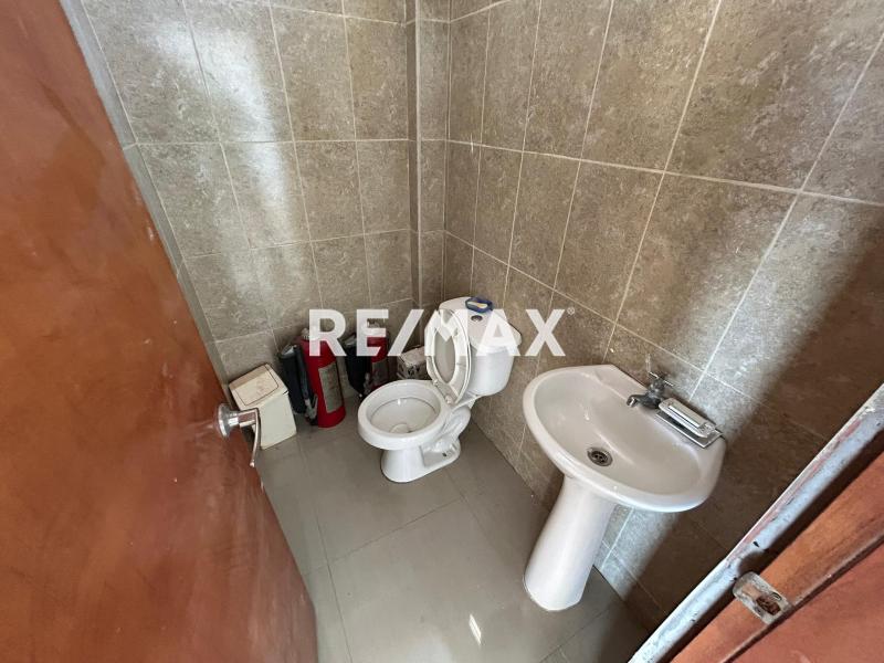 En Alquiler Local Comercial Ave Ollarvides , Centro Comercial Cacique