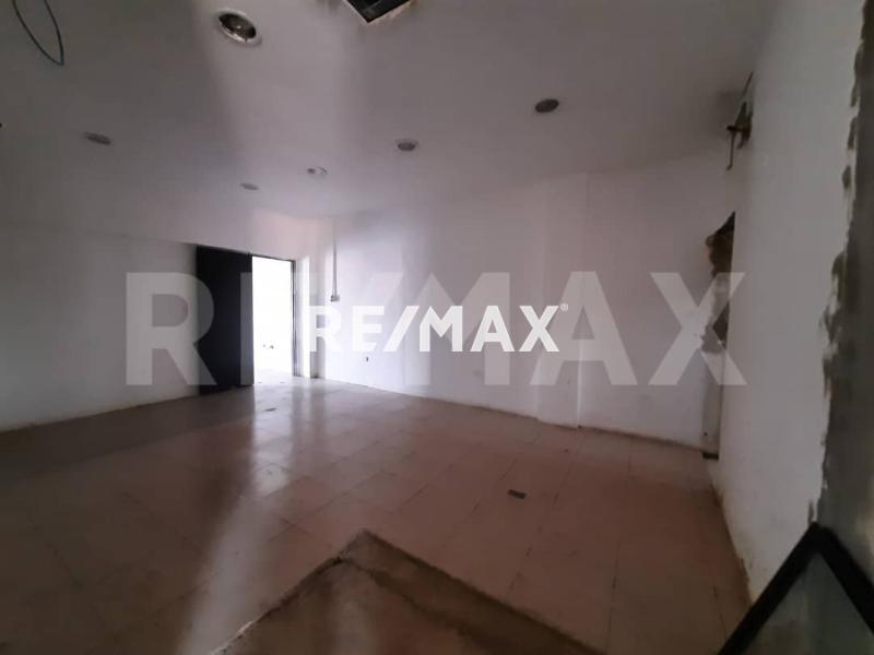 En Alquiler Local Comercial Ave Ollarvides , Centro Comercial Cacique