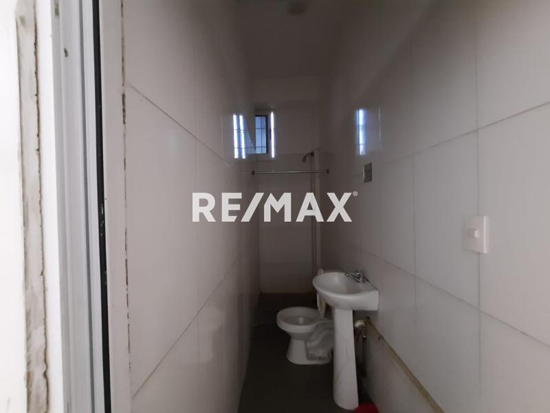 En Alquiler Local Comercial Ave Ollarvides , Centro Comercial Cacique